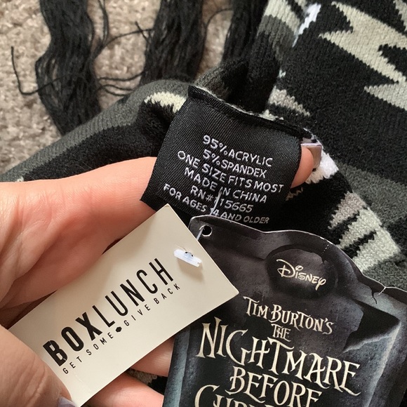 Nightmare before Christmas winter scarf - Picture 3 of 4